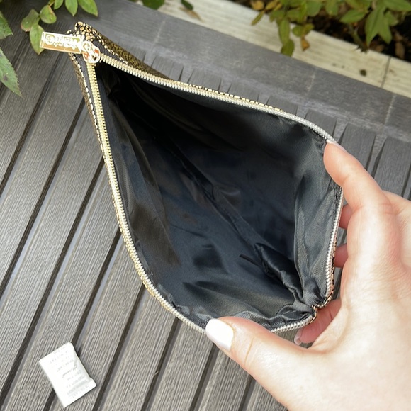 Tarte - Gold-Getter Makeup Bag - Picture 9 of 11